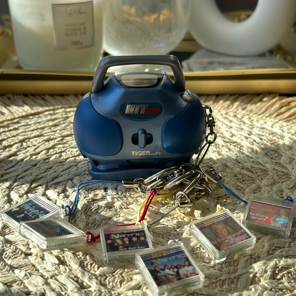 Tiger Electronics Hit Clips Music Player Boombox & 6 Cartridges VINTAGE Working - Picture 14 of 16